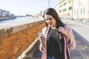 Young businesswoman with her smartphone in the city - WPEF00135