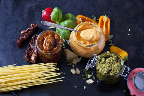 Verschiedene Pesto-Sorten, lizenzfreies Stockfoto