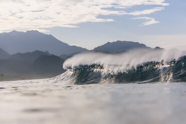 Indonesien, Sumatra, große Welle - KNTF00978