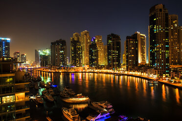 Vereinigte Arabische Emirate, Dubai, Dubai Marina bei Nacht - ZEF15011