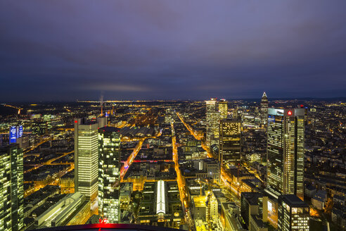 Deutschland, Frankfurt, Blick vom Maintower auf das Finanzviertel, blaue Stunde - FOF09840