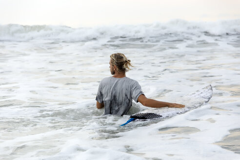 Indonesia, Bali, surfer and surfboard in the water - KNTF01012