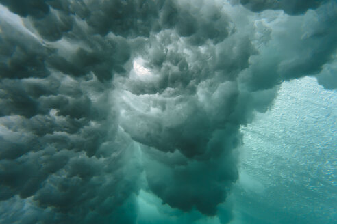 Indonesia, Bali, underwater, wave - KNTF01015