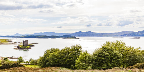 Vereinigtes Königreich, Schottische Highlands, Glencoe, Castle Stalker, Loch Laich - WDF04449