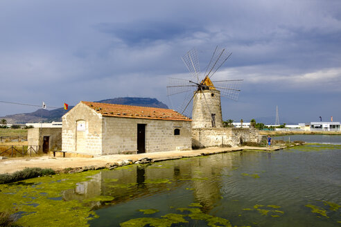 Sizilien, Trapani, Riserva naturale integrale Saline di Trapani e Paceco, Mulino Maria Stella - LB01790