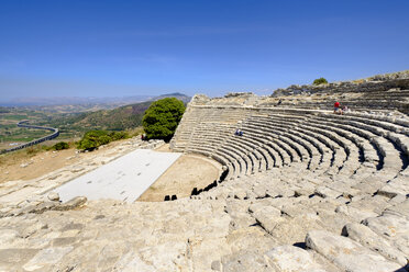 Italien, Sizilien, Segesta, antikes griechisches Amphitheater - LBF01794