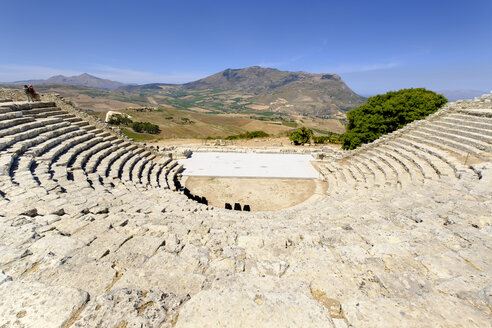 Italien, Sizilien, Segesta, antikes griechisches Amphitheater - LBF01795