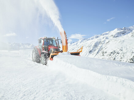 Austria, Tyrol, Oetztal, snow clearance, snow vehicle, snowblower - CVF00171