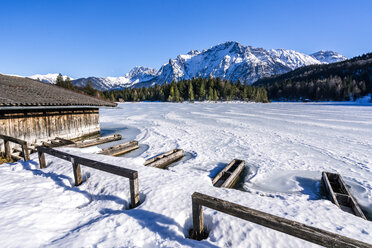 Germany, Bavaria, Upper Bavaria, Garmisch-Partenkirchen, Lautersee, mooring area in winter - STSF01474