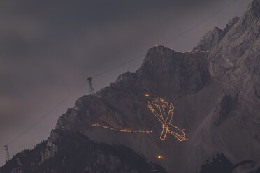 Austria, Tyrol, Zugspitze, midsummer fire - FOF09926