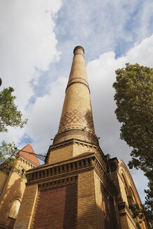 Germany, Berlin, Prenzlauer Berg, chimney of Kulturbrauerei formerly brewery - GWF05458