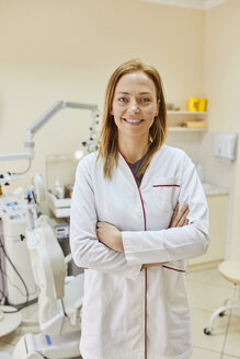 Portrait of confident femal doctor in medical practice - ZEDF01247