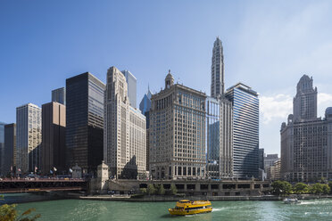 USA, Illinois, Chicago, Chicago River, Wyndham Grand Chicago Riverfront - FOF09939