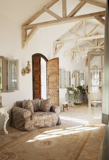 Luxuriöses Wohnzimmer und Foyer - CAIF00347