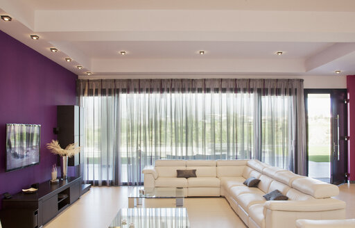Sektionssofa im modernen Luxus-Wohnzimmer - CAIF00383