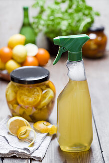 Homemade cleansing agent, vinegar, peels of citrus fruits, ginger and water - CZF00315