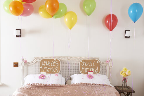 Decorated marriage bed with balloons and signs - CAIF00751