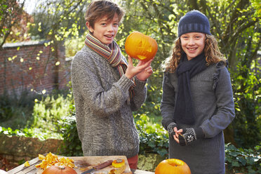 Children carving pumpkins together - CAIF00931