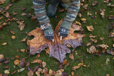 Girl playing with autumn leaves - CAIF00958