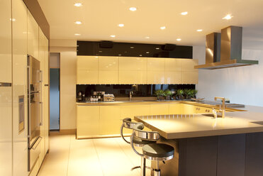 Counters and lighting in modern kitchen - CAIF00994