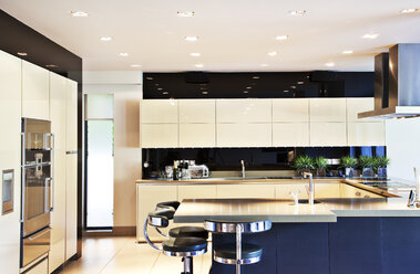 Counters and table in modern kitchen - CAIF01005