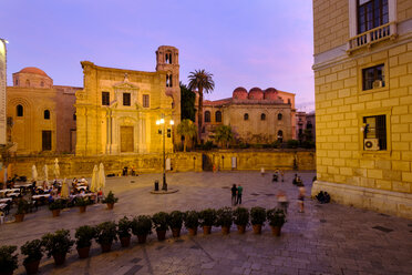 Italy, Sicily, Palermo, iazza Bellini, San Cataldo in the evening - LBF01827