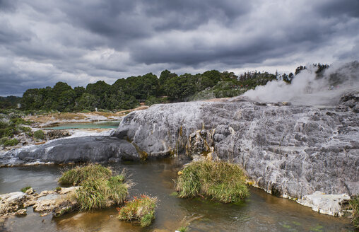 Neuseeland, Nordinsel, Wai-O-Tapu, Pohutu Geysir - MRF01812