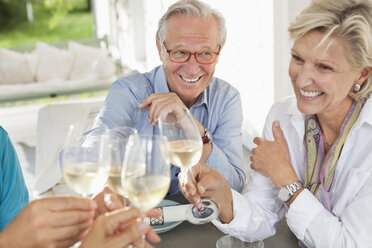 Friends toasting each other with wine - CAIF01471