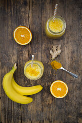 Orangen-Bananen-Smoothie mit Ingwer und Kurkuma - LVF06747