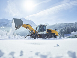 Austria, Tyrol, Hochfilzen, snow-plowing service, snow clearance with wheel loader - CVF00182