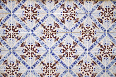 Portugal, Lisbon, part of wall with azulejos - MRF01879