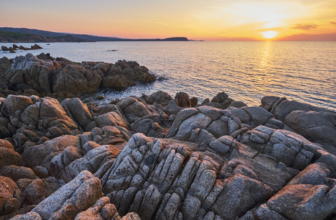 Italien, Sardinien, Rena Majori bei Sonnenuntergang, lizenzfreies Stockfoto