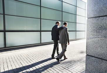 Businessmen talking on city street - CAIF02653