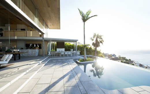 Palme im Infinity-Pool - CAIF02755