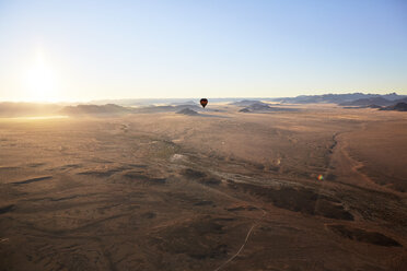 Afrika, Namibia, Namib-Naukluft-Nationalpark, Sossusvlei, Kulala Wilderness Reserve, Luftballon - CVF00197