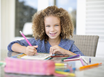 Girl coloring at table - CAIF03374