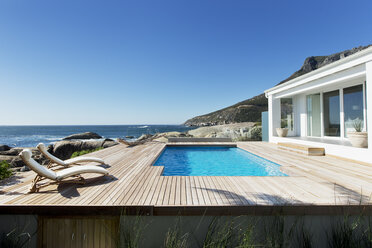 Luxuriöser Swimmingpool mit Meerblick - CAIF03682