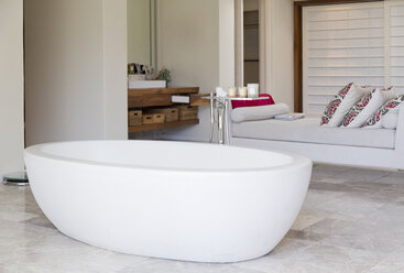 Bathtub in modern bathroom - CAIF03683