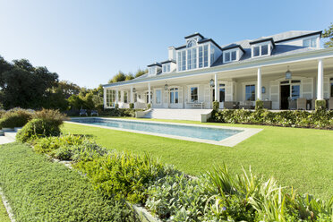 Luxuriöses Haus mit Blick auf das Schwimmbad - CAIF03686