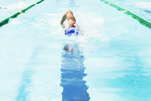 Schwimmer im Schwimmbecken - CAIF03738