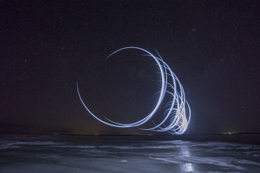 Lightpainting, circles at night - VPIF00383