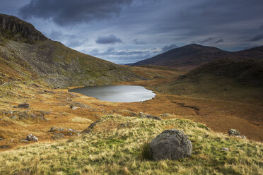 Abgelegener See, Llyn Teyern, Snowdon, Wales - CAIF04154