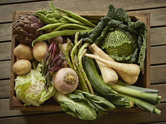 Still life fresh, organic, healthy vegetable harvest variety in wood crate - CAIF04186