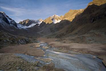 Österreich, Tirol, Stubaital, Hohes Moos im Morgenlicht - CVF00224