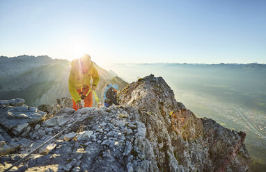 Austria, Tyrol, Innsbruck, mountaineer at Nordkette via ferrata - CVF00235