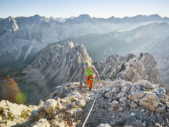 Austria, Tyrol, Innsbruck, mountaineer at Nordkette via ferrata - CVF00238