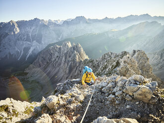 Austria, Tyrol, Innsbruck, mountaineer at Nordkette via ferrata - CVF00241