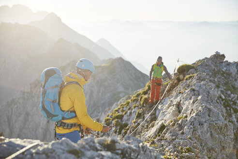 Austria, Tyrol, Innsbruck, mountaineer at Nordkette via ferrata - CVF00242