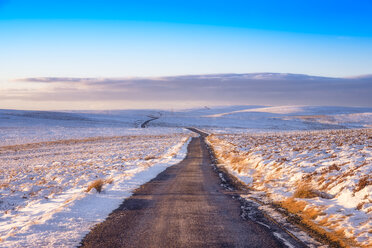 United Kingdom, Scotland, East Lothian, Lammermuir Hills, road in winter - SMAF00961