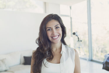 Portrait smiling brunette woman - HOXF00172